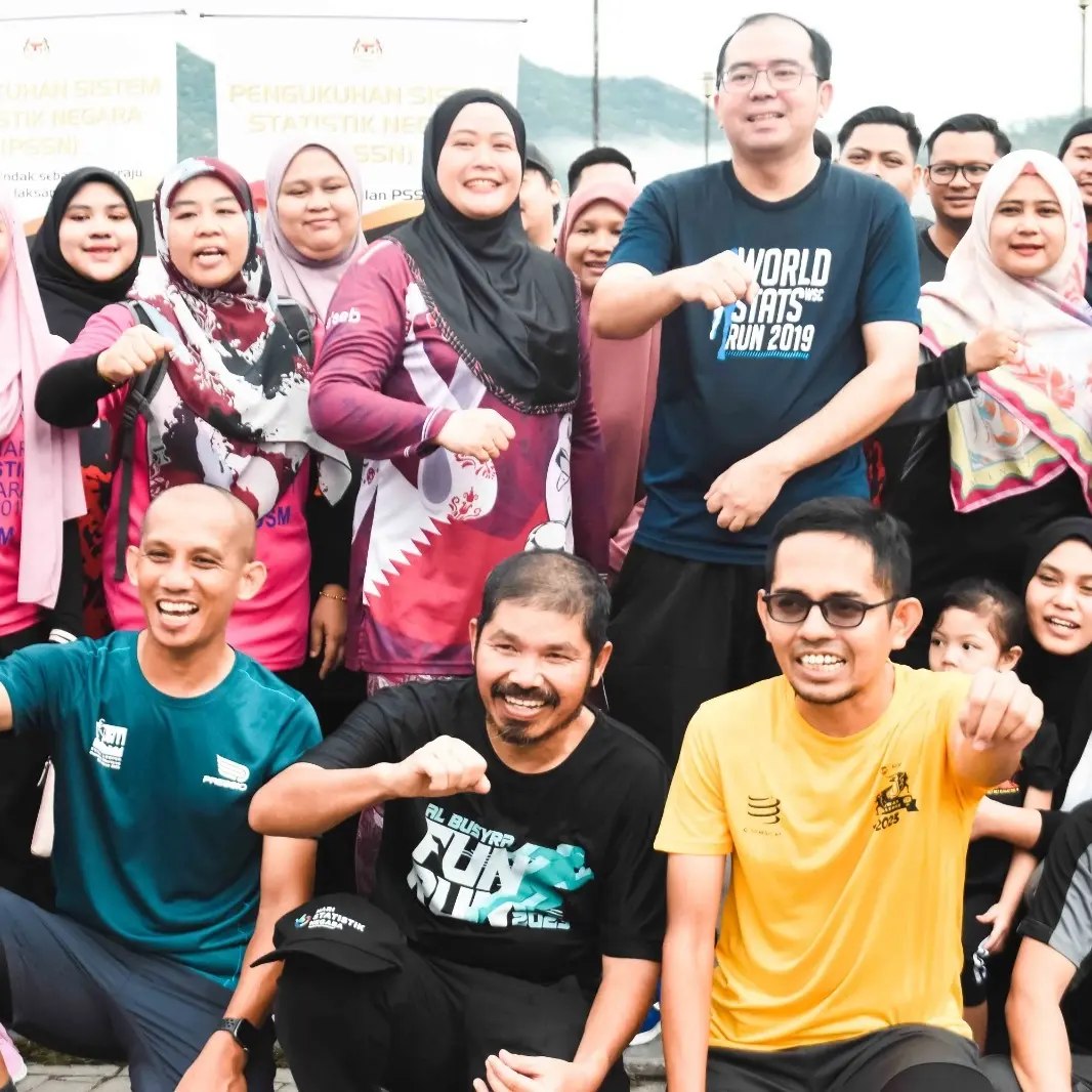 dosm_johor's tweet image. 2 Disember 2023 | Program Senamrobik dan FITDOSM bersama YBhg. Dato’ Sri Dr Mohd Uzir Mahidin, Ketua Perangkawan Malaysia di Taman Tasik Bandar Sri Impian, Kluang.
#MajuJohor
#MakmurBersamaRakyat
#FitDOSM
#DOSMJohor
#StatsMalaysia