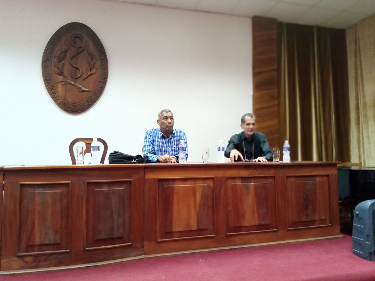 CalixtoOrozco's tweet photo. El Dr C. Ricardo Hodelín Tablada y Dr. Carlos Rafael Fleitas Salazar en el contexto del XXV Congreso Nacional de Historia regalan a la @ucmvccu su magistral obra. GRACIAS. #CubaViveEnSuHistoria https://t.co/WYEIcVKgQF