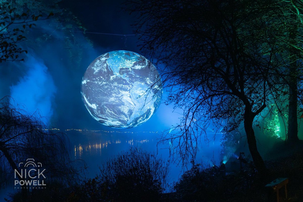 Absolutely stunning light installation <a href="/LeonardsleeG/">Leonardslee Lakes & Gardens</a> for their <a href="/LeonardsleeI/">LeonardsleeIlluminated</a> display!! If you live in #Sussex then I can highly recommend a visit!! 👍📷

#SussexLife #ChristmasLights #Leonardslee #Photography #FamilyDayOut