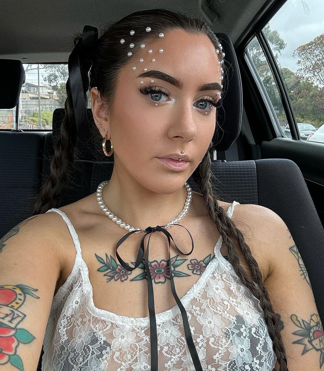 bratbones tweet media