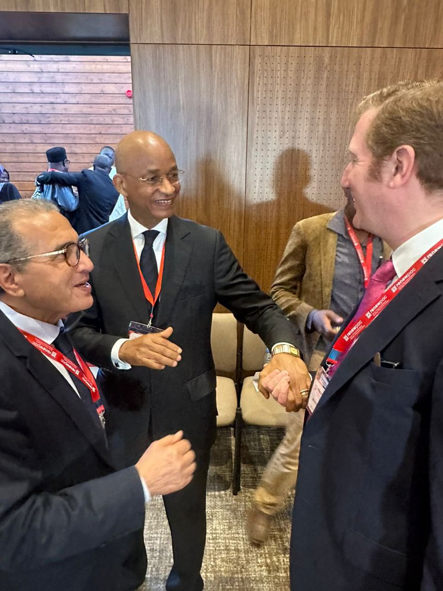 Cellou_UFDG's tweet photo. C’est avec plaisir que j’ai pris part, en tant que Vice-président Exécutif de l’Internationale Libérale, ce lundi 4 décembre, à l’hôtel Terrou-Bi de Dakar, à la cérémonie d’ouverture de l’Assemblee générale de RENEWPAC. https://t.co/ERucPa5JTB