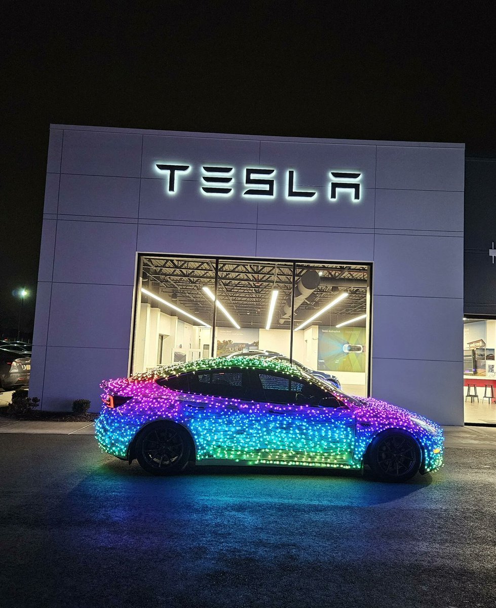 TeslaMotorsClub's tweet photo. mmyers300's Christmas @Tesla is back for 2023 #tesla https://t.co/AGAyGZNeF6 https://t.co/4ypiTUP8H8