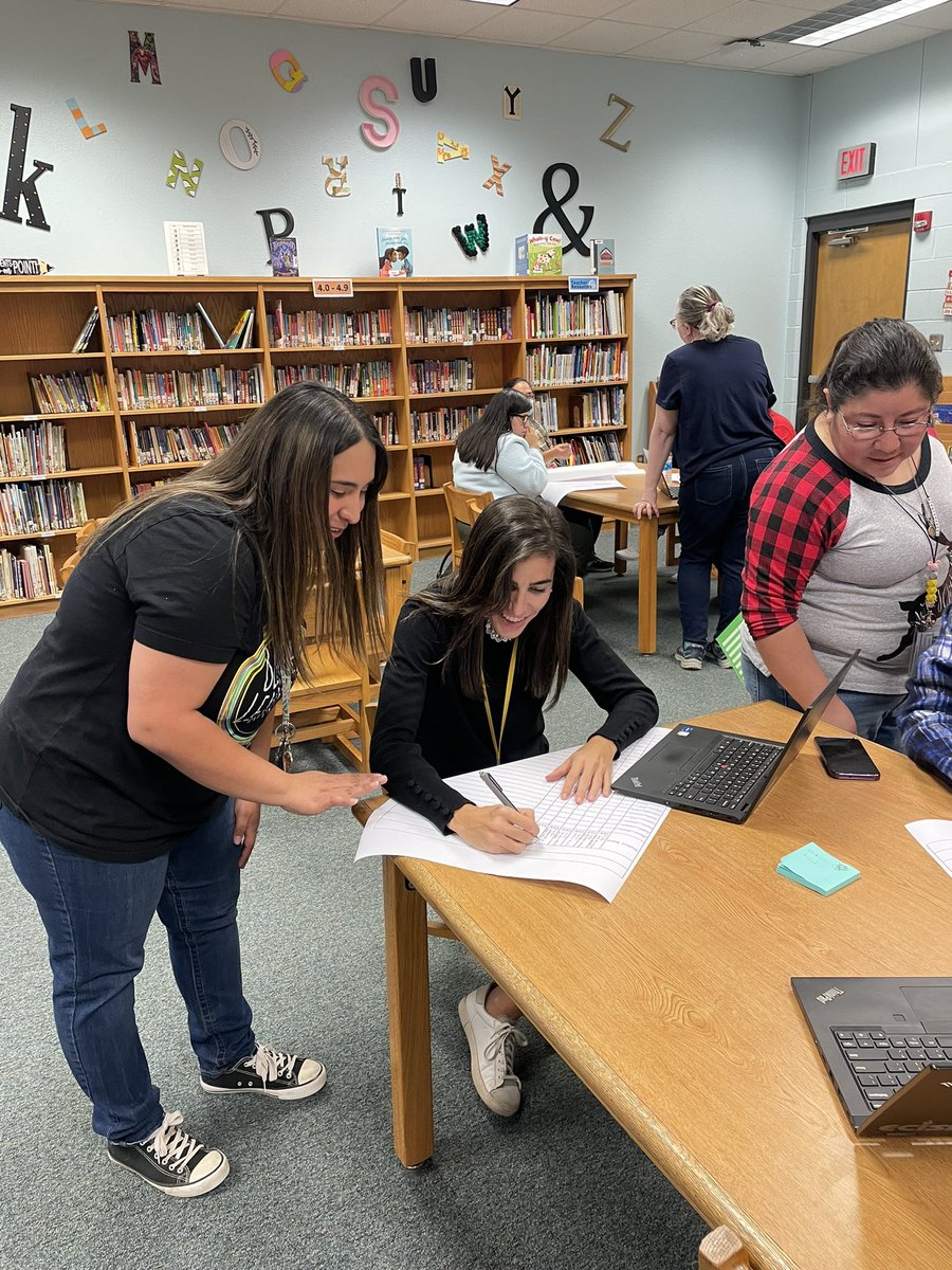 AudrianaHrnz's tweet photo. Creating a Blended Learning movement here at Dowling one step at a time. Thank you @ArrottMicah for your positive insight into the “why” behind blended learning. #IntentionalDataTracking #BlendedLearning #DeepDiveIntoLearning @DowlingTigers @ECISDblendED https://t.co/ObDqoMULcC