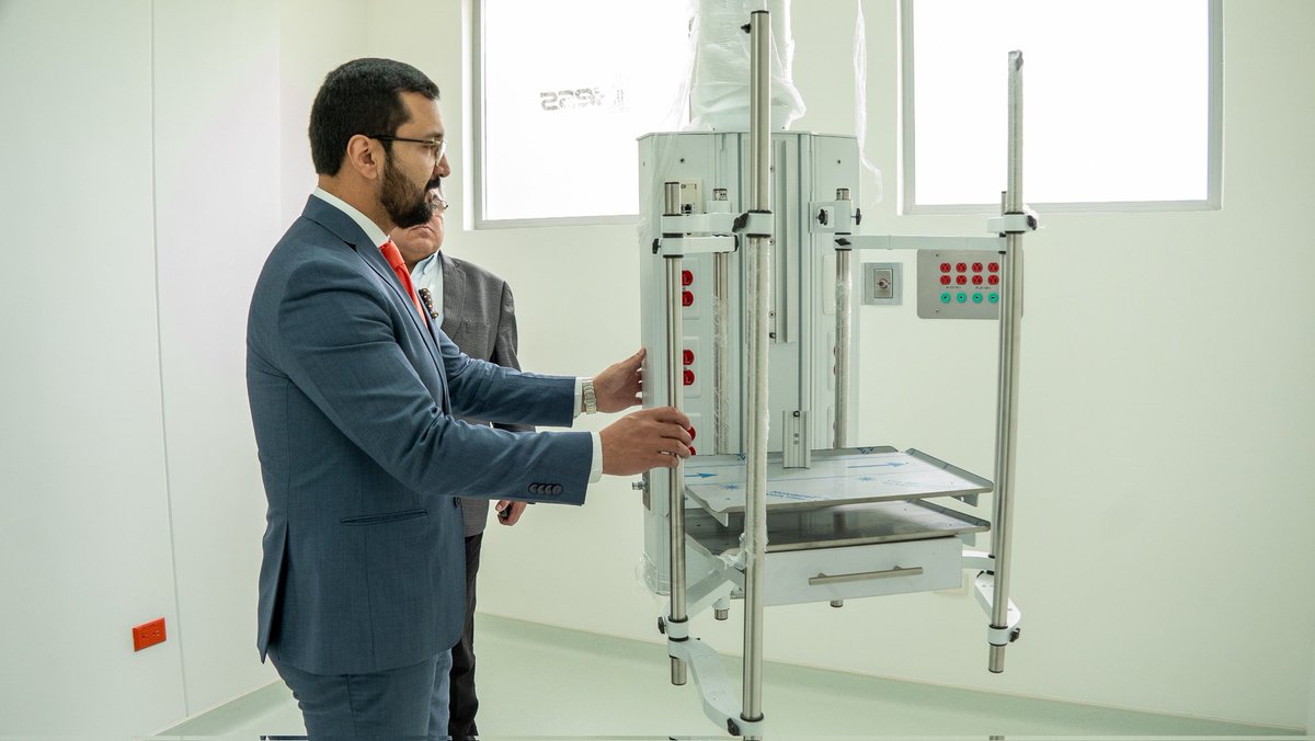 #IESSatuServicio| El Primer Centro de Gastroenterología en #Cuenca estará al servicio de nuestros afiliados y jubilados en los próximos días.
El Dir. Prov. <a href="/FranklinRojasT/">Franklin Rojas</a> recorrió esta obra, hito de la seguridad social, que beneficiará a más de 15 mil personas del sur del país.