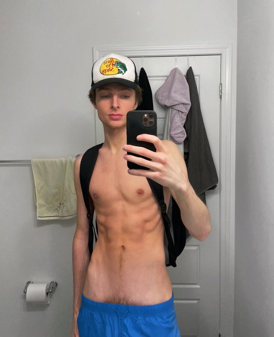 Hi twitter https://t.co/Vrzx95g0EY