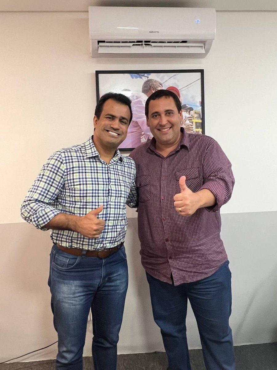 terencelessa's tweet photo. Também tive a oportunidade de estar novamente com o amigo Éden Valadares, presidente do nosso Partido dos Trabalhadores (PT) na Bahia, falando das eleições de 2024, que já se aproximam. Agradeço pela confiança e atenção de sempre, presidente! https://t.co/v0UQuyRucM