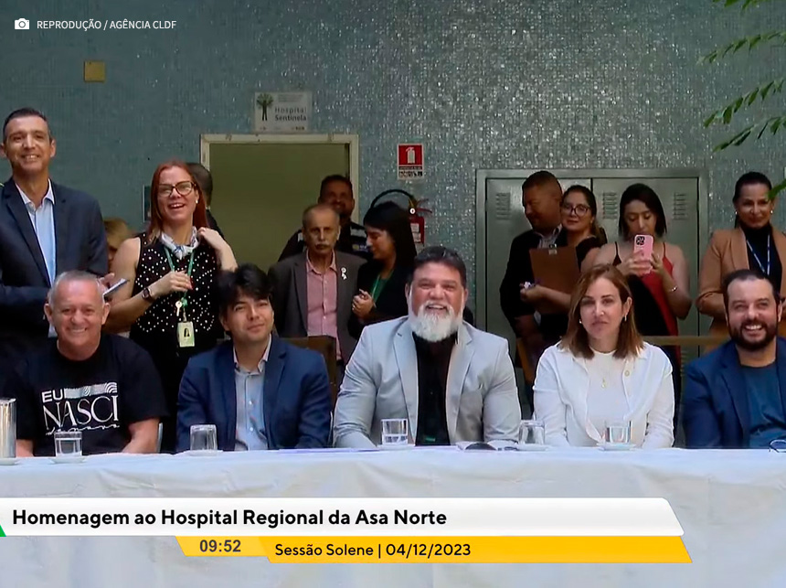 PDNewsBR's tweet photo. CLDF realiza sessão solene em comemoração aos 39 anos do HRAN
https://t.co/9fqtvyLyh9
#CLDF #HRAN #Aniversario #SessãoSolene https://t.co/A0r7VknnUR