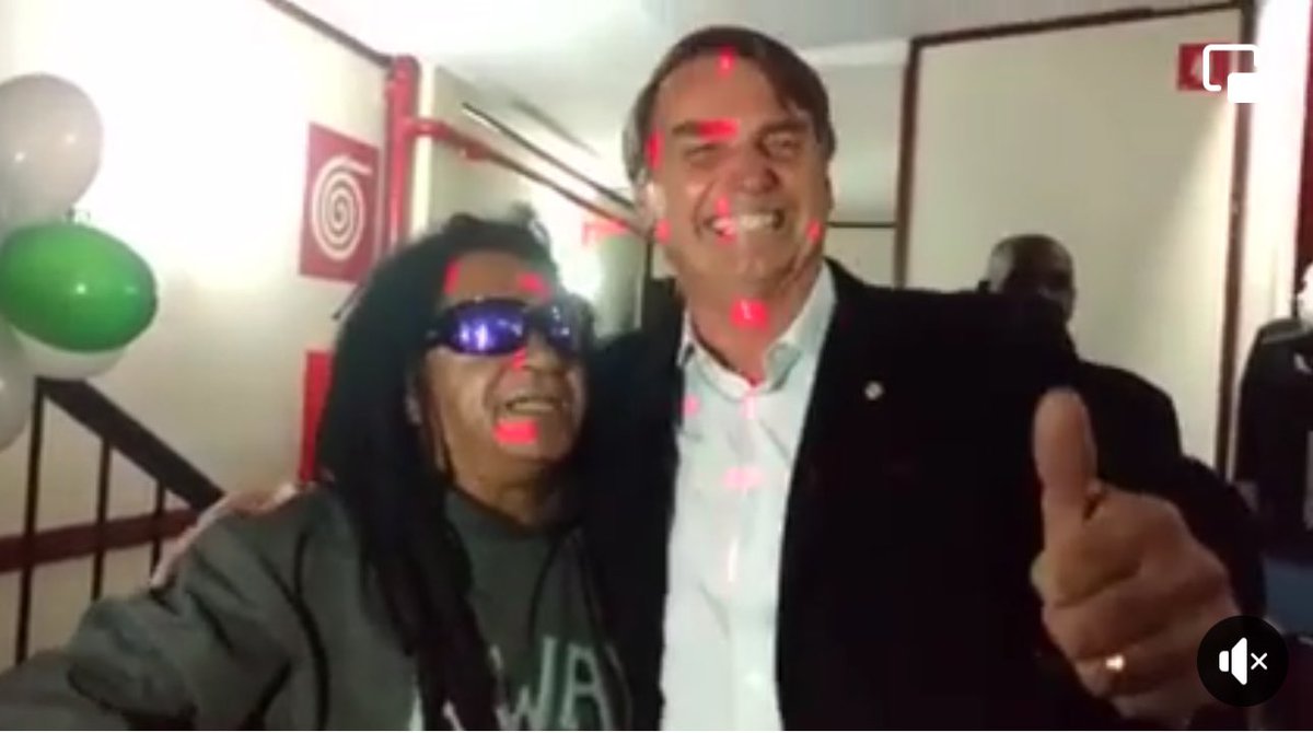 jairbolsonaro's tweet image. - Com muita tristeza, recebo a notícia do falecimento do Sr. Jaime Gil da Costa, o Gil Brother, uma verdadeira lenda do humor brasileiro. Um artista nato, que possuía o talento natural de arrancar o riso de qualquer um com sua forma única de se expressar. Peço a Deus que o receba…