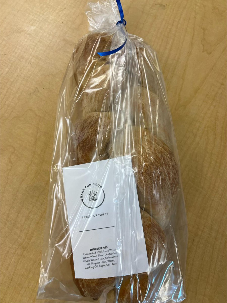 spokaneschools's tweet photo. #ShadleParkHighSchool Culinary & Hospitality students recently received flour, yeast and tools from @kingarthurflour to bake 25 loaves of bread, which were then donated to Our Place, a community outreach center in West Central #Spokane.
Great job, Highlanders! 🥖🍞 https://t.co/KuE3pKA3pS