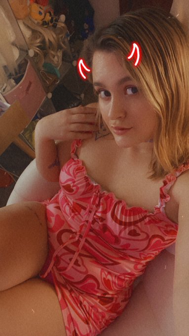 Come watch me on myfreecams 🌸 avery_doll https://t.co/kwKs6in4YZ