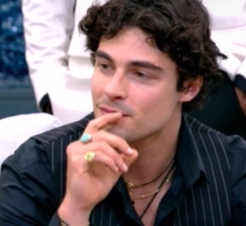 rosyangels1981's tweet photo. Vittorio mille spanne sopra tutti mi spiace  #GrandeFratello https://t.co/rwl0Yb5vSv