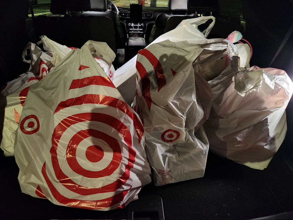 First year shopping for <a href="/ToysForTots_USA/">Toys for Tots</a> on behalf of <a href="/FantasyCaresOrg/">Fantasy Cares #fantasycares</a> &amp; the FF community and what a great time!

Your #SFB13 donations are going directly to kids in need this Christmas. Such a great event!