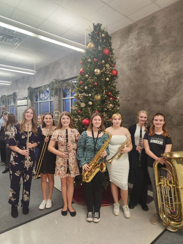 clinton_schools's tweet photo. NEIBA Honor Band in Oelwein, IA this past Saturday - CHS and CMS #CCSDStudents! https://t.co/vHQdkQzfpZ