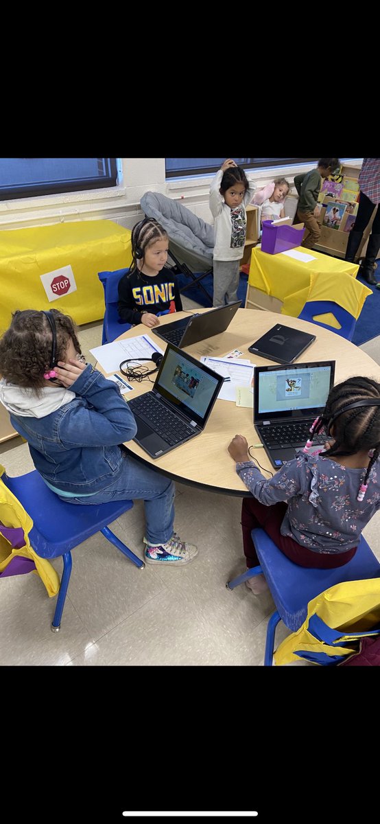 Ms. Bailey’s friends participating in Waterford. It engages the student’s in Interactive early learning activities, songs, and stories designed to suit how young children learn. Students work toward literacy skill proficiency at their own pace <a href="/tylercbritt/">Tyler C. Britt (he/him)</a> <a href="/RQSElementaryED/">Dr. Anthony L. Moore</a>