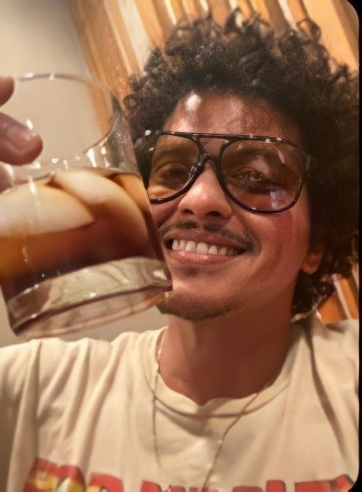 marrsfjv's tweet photo. ✨mini thread com algumas músicas de outros artistas que o bruno mars compôs/produziu✨ https://t.co/9uM82at15F