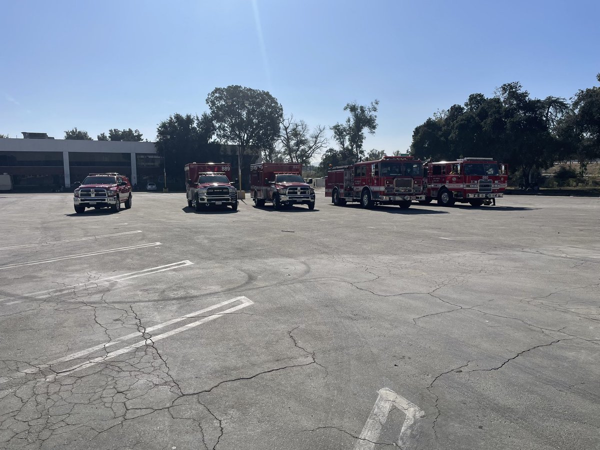 Your LAFD OVB Battalion 14 crews taking it back to the basics with multi-company operational training….way to keep us on top of our game! #training #fundamentals #oneteam