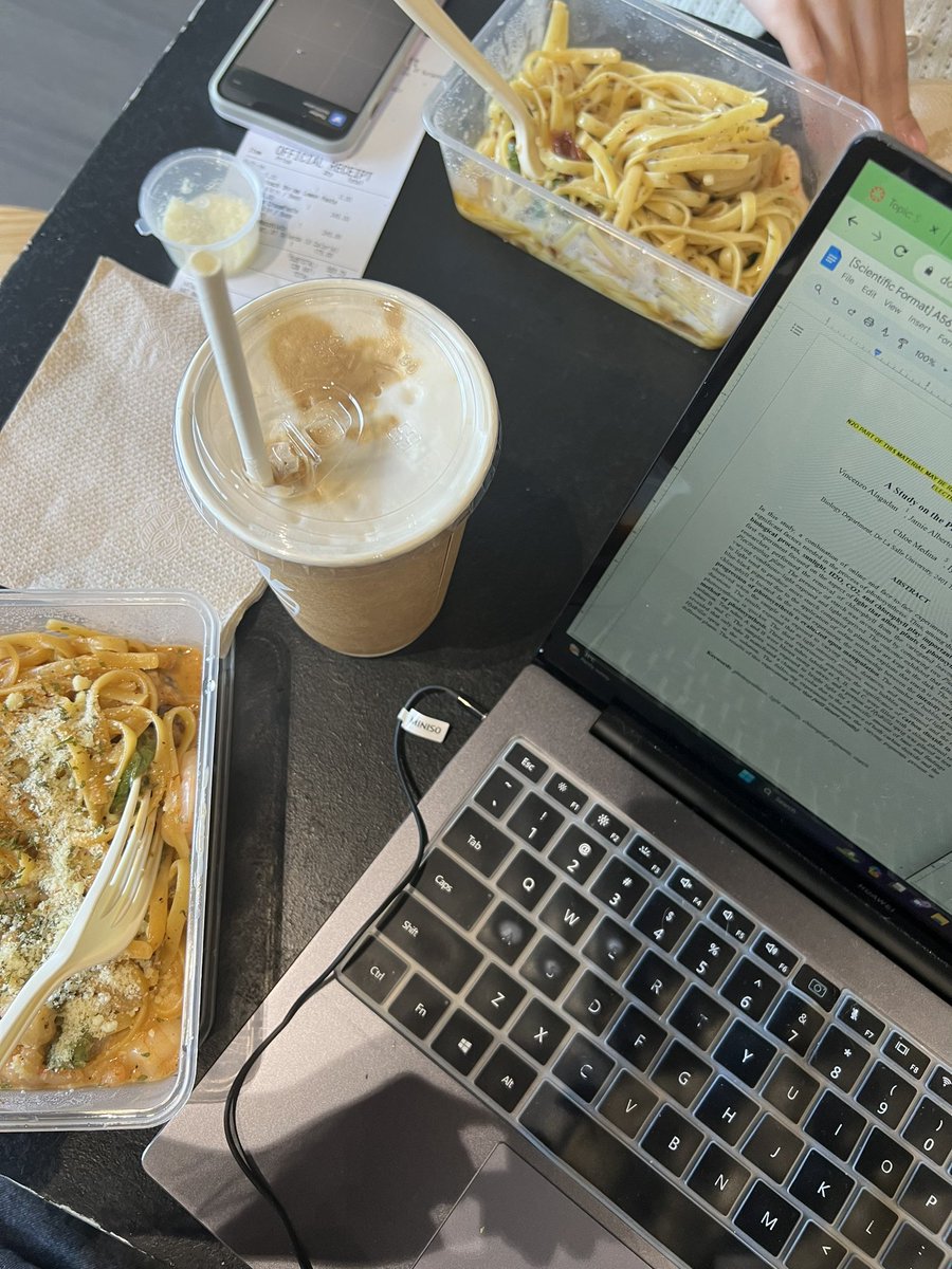 _mhwga's tweet image. manifesting all the highest grades for #studytwt for the rest of finals week 🫧🤍