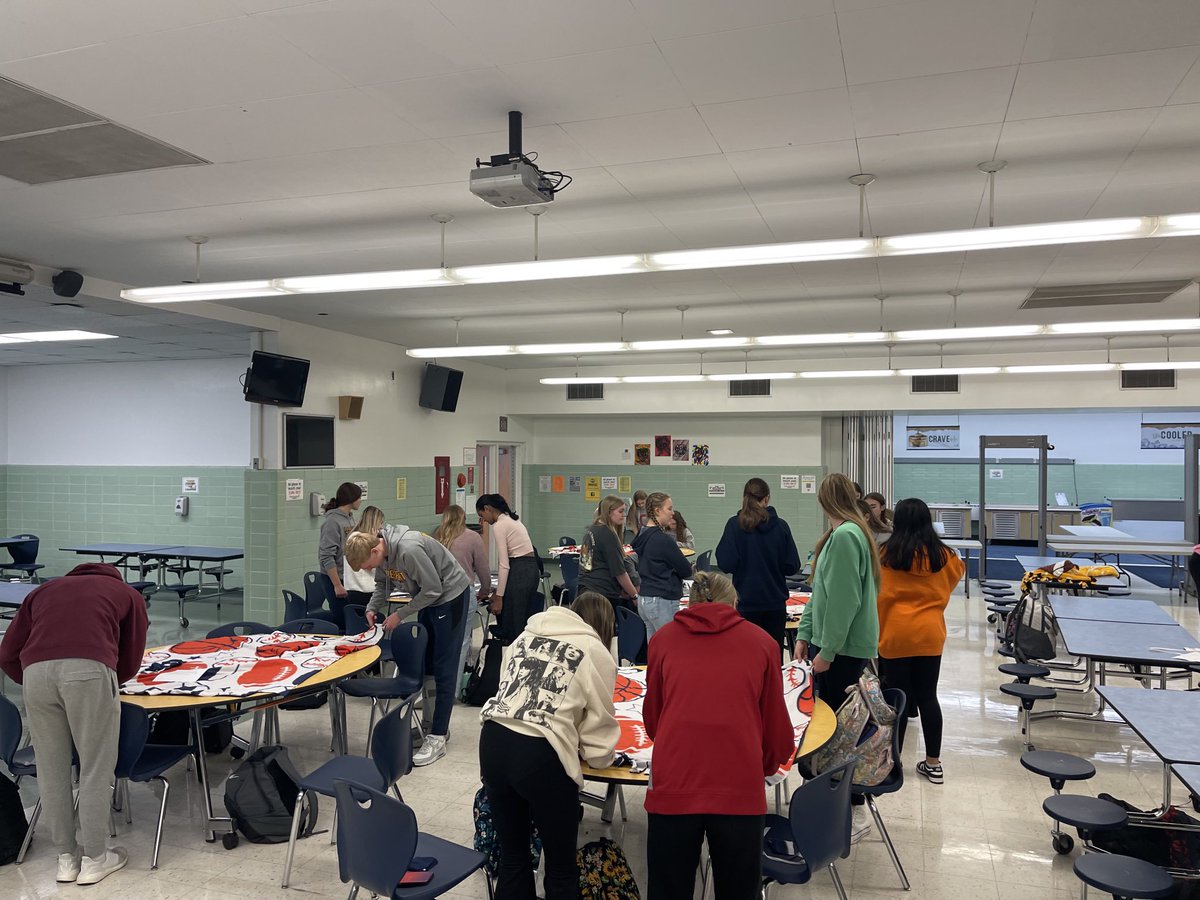 FreeportAreaSD's tweet image. FHS Student Athlete Advisory Council took time today after school creating greeting cards for nursing home residents and “tied blankets” for the homeless.#jacketpride