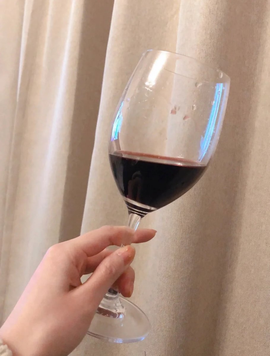 Filomena082's tweet photo. A glass of Wine help me to sleep well. https://t.co/2zdHaaX092