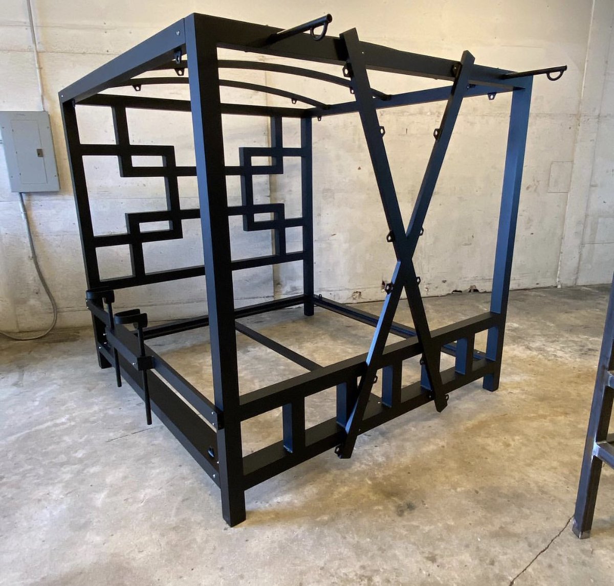 BellaMistr71908's tweet image. Cage for my slut