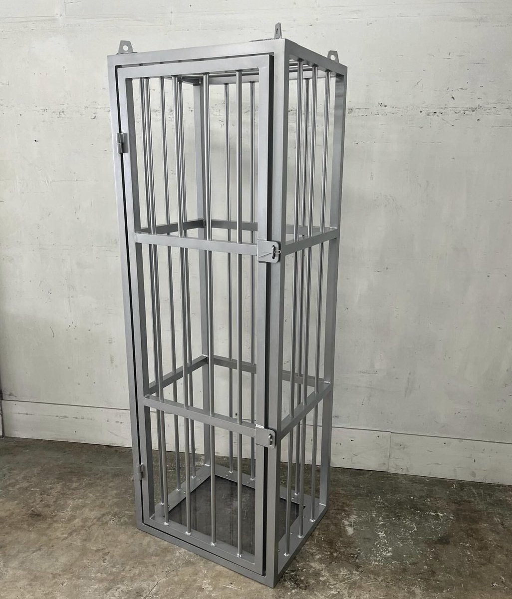 BellaMistr71908's tweet image. Cage for my slut
