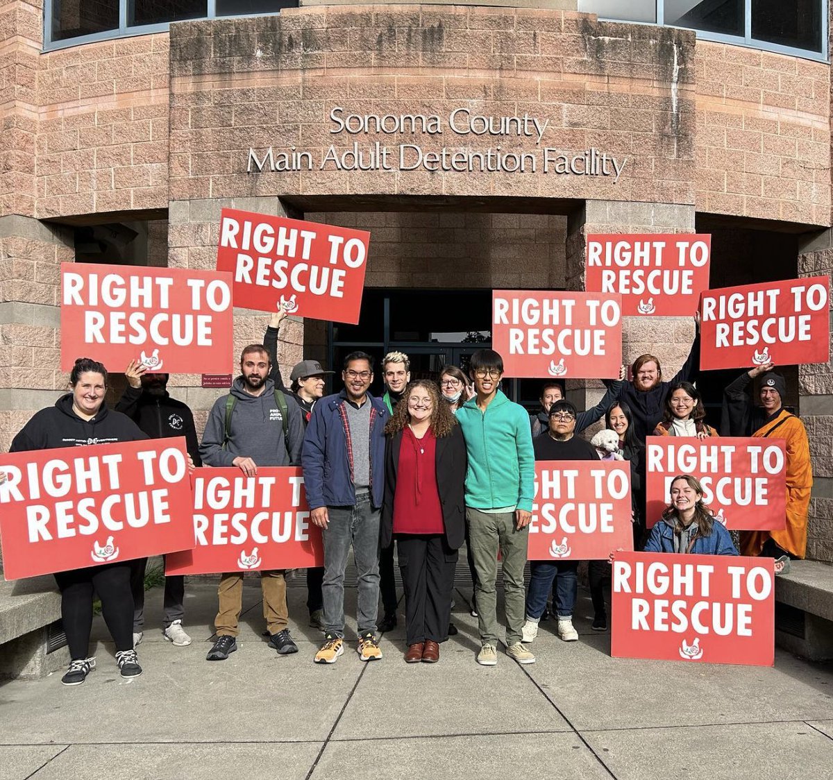 SonomaTrial's tweet image. OUT OF JAIL! Rocky &amp;amp; Conrad were just released from jail after being arrested on Thursday for their work exposing criminal animal cruelty and helping animals. Zoe, Rocky, and Conrad all have to appear at a hearing on Dec 14th to be arraigned on these new charges. 
#RightToRescue