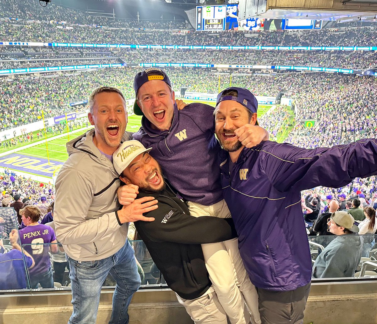 NateRod4's tweet photo. What a time to be a DAWG! 🏆#Penix4Heisman #PurpleReign https://t.co/te1sm29Q6I