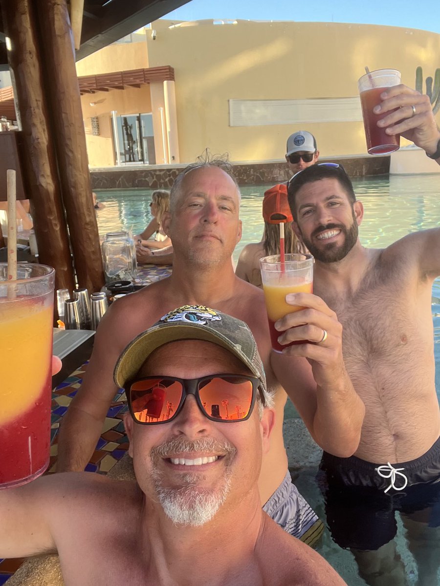 kirkaperrow's tweet photo. Go Jags from Cabo!!!! #Jaguars #Duval https://t.co/tdMejZLVzK