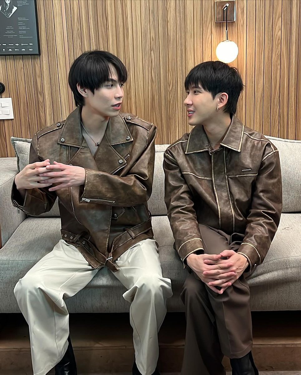 8Stay0325's tweet photo. Do they know of the existence of a camera in front of them? 🤭 They only have eyes for eo
Firstkhao have offered an interview in Brazil to @npobltt that will be published soon! Can't wait
#WelcomeToBrazilFK #FirstKhaotung #FK1stFMinBrazil #เฟิร์สข้าวตัง https://t.co/LKlh8wLQI4