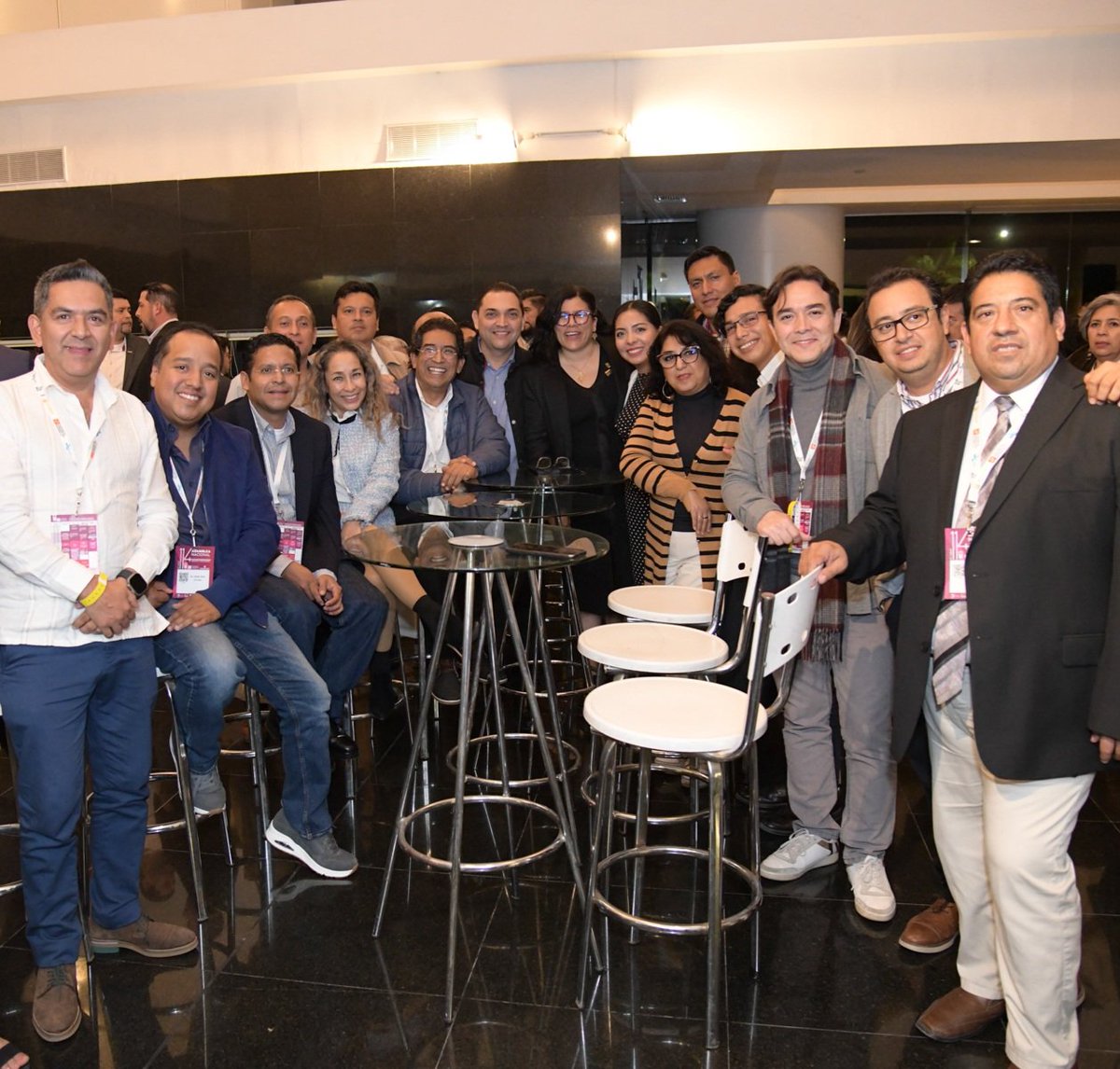 BedranRuiz's tweet photo. Noche de disfrutar a grandes amigos Arquitect@s de todo #México sin duda gratificante convivir y fortalecer la amistad
#AsambleaNacional114 ☘️😉
#SomosFCARM 🙌 https://t.co/PliEViMzjp