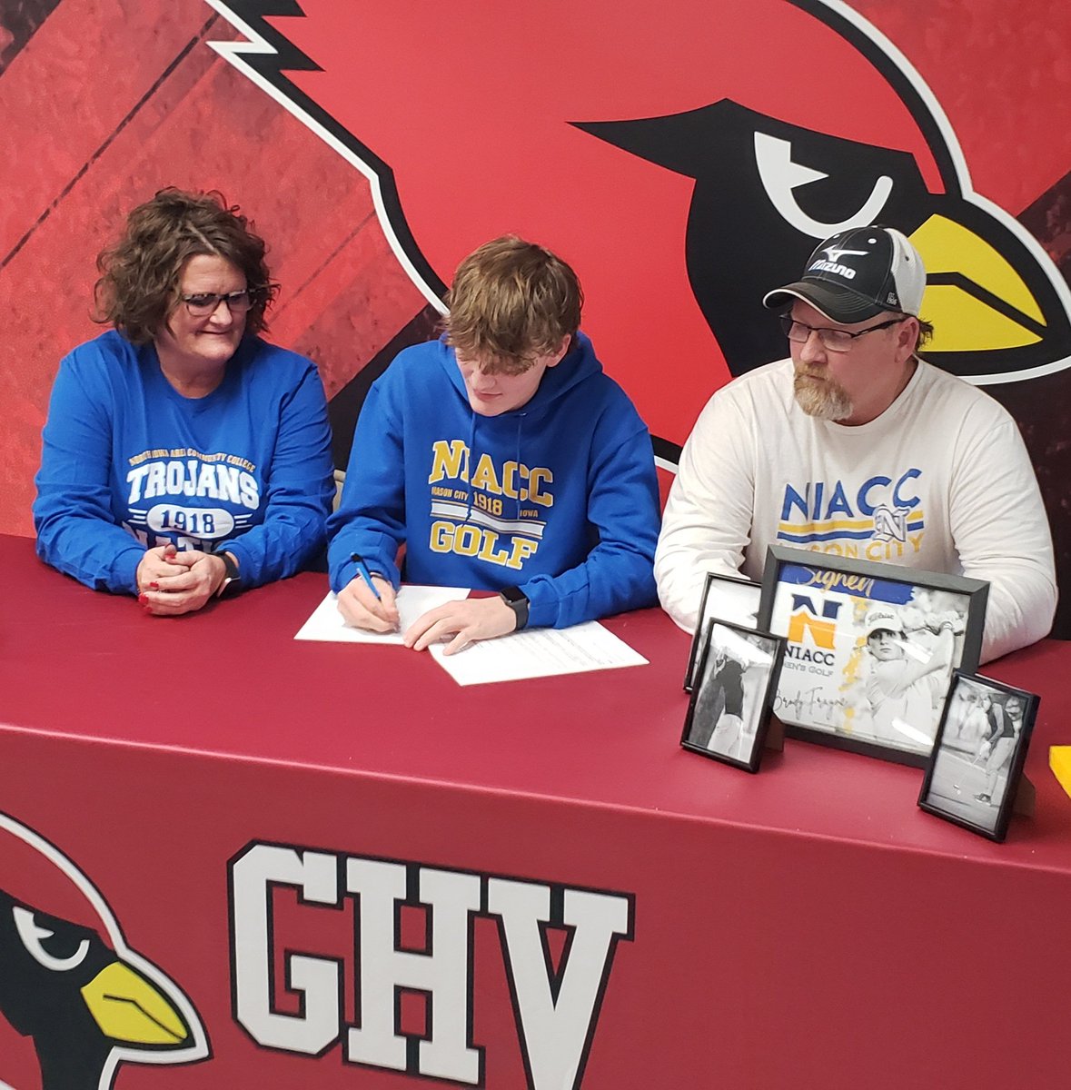 Very excited to announce that Kenedee Frayne and Brody Frayne, of Garner Hayfield Ventura, signed their National Letter of Intent to play golf next year at NIACC today! Welcome to the NIACC family!