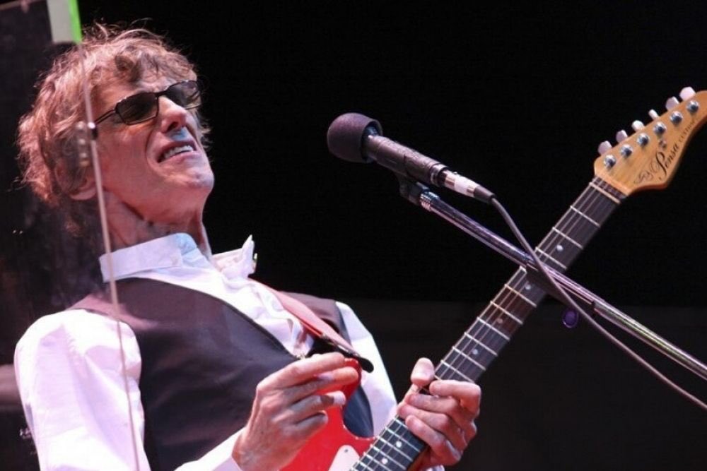 Nenede4ntes's tweet photo. 💭 Un 4 de diciembre del 2009, Luis Alberto Spinetta realizó un show histórico para la historia de la música. 

Se reencontro con los musicos que lo acompañaron durante toda su carrera para dar un recital de 5 horas titulado "Spinetta y las bandas eternas" https://t.co/eITlCmEcfM