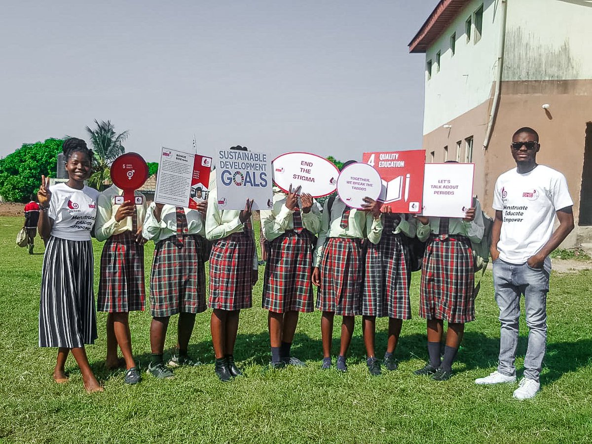 WingsProje7336's tweet photo. Olive Tree Redeemer's High School - School Number 2
The girls expressed discomfort with the presence of a male facilitator during the menstrual drive. And we took advantage of it to shatter myths/stereotypes.
#SHEWingsProject #Ciclicas #SoftcarePads #SDGs #Education #heal https://t.co/OMDuINUqlk