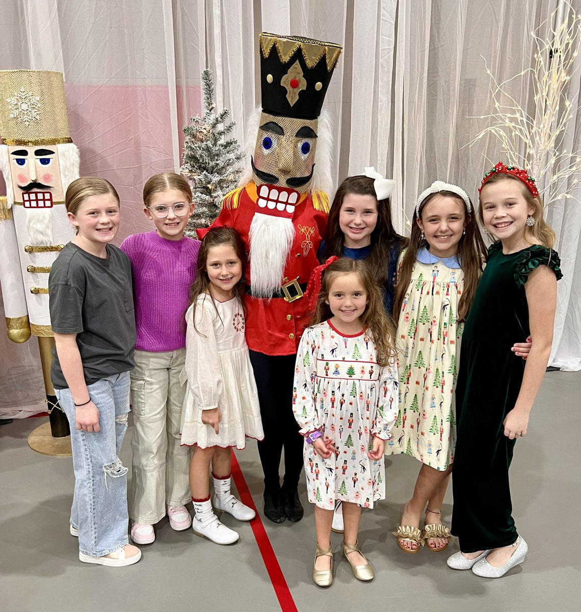 SaralandSchools's tweet photo. Magical memories were made as the Spartans joined Clara's adventure in the Land of Sweets during this year’s annual Nutcracker Tea 🩰 @SaralandHigh #ItsAGreatDayToBeASpartan https://t.co/VXIBz9Ldcj