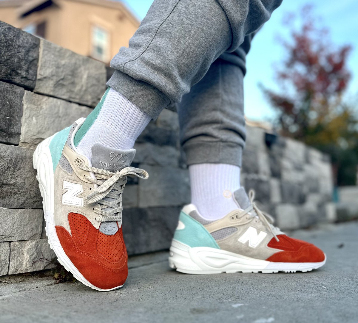 shilohnsam's tweet photo. Decided to wear comfy Kith new balance today may not be a retro but it will doπ€£π€£ the the #nonretrocolorway challenge #sneakerhead
#sneakerfreaker #kotd
#kicks #kickstagram #dailysole #kicksoftheday #newbalance #kith https://t.co/CozRRTtjma