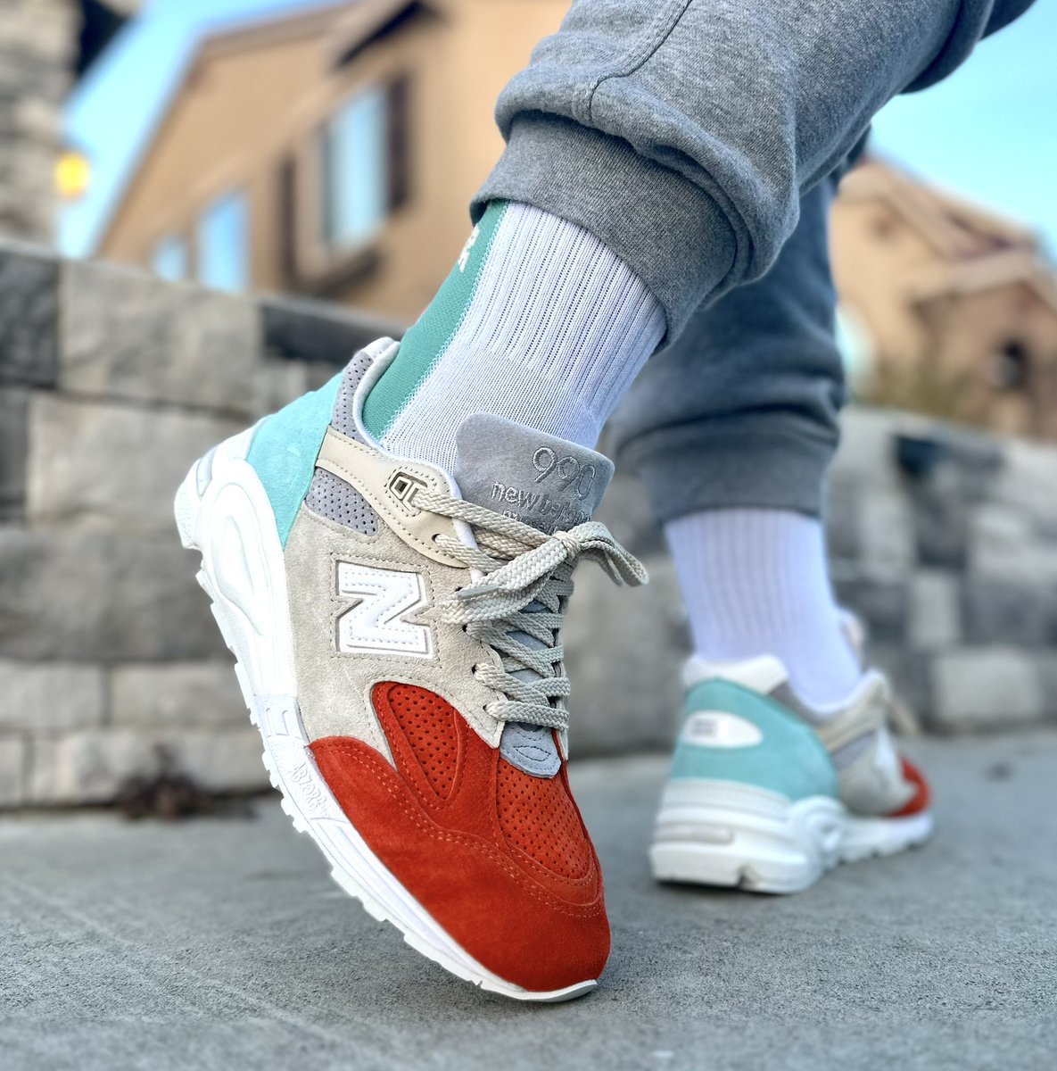 shilohnsam's tweet photo. Decided to wear comfy Kith new balance today may not be a retro but it will doπ€£π€£ the the #nonretrocolorway challenge #sneakerhead
#sneakerfreaker #kotd
#kicks #kickstagram #dailysole #kicksoftheday #newbalance #kith https://t.co/CozRRTtjma