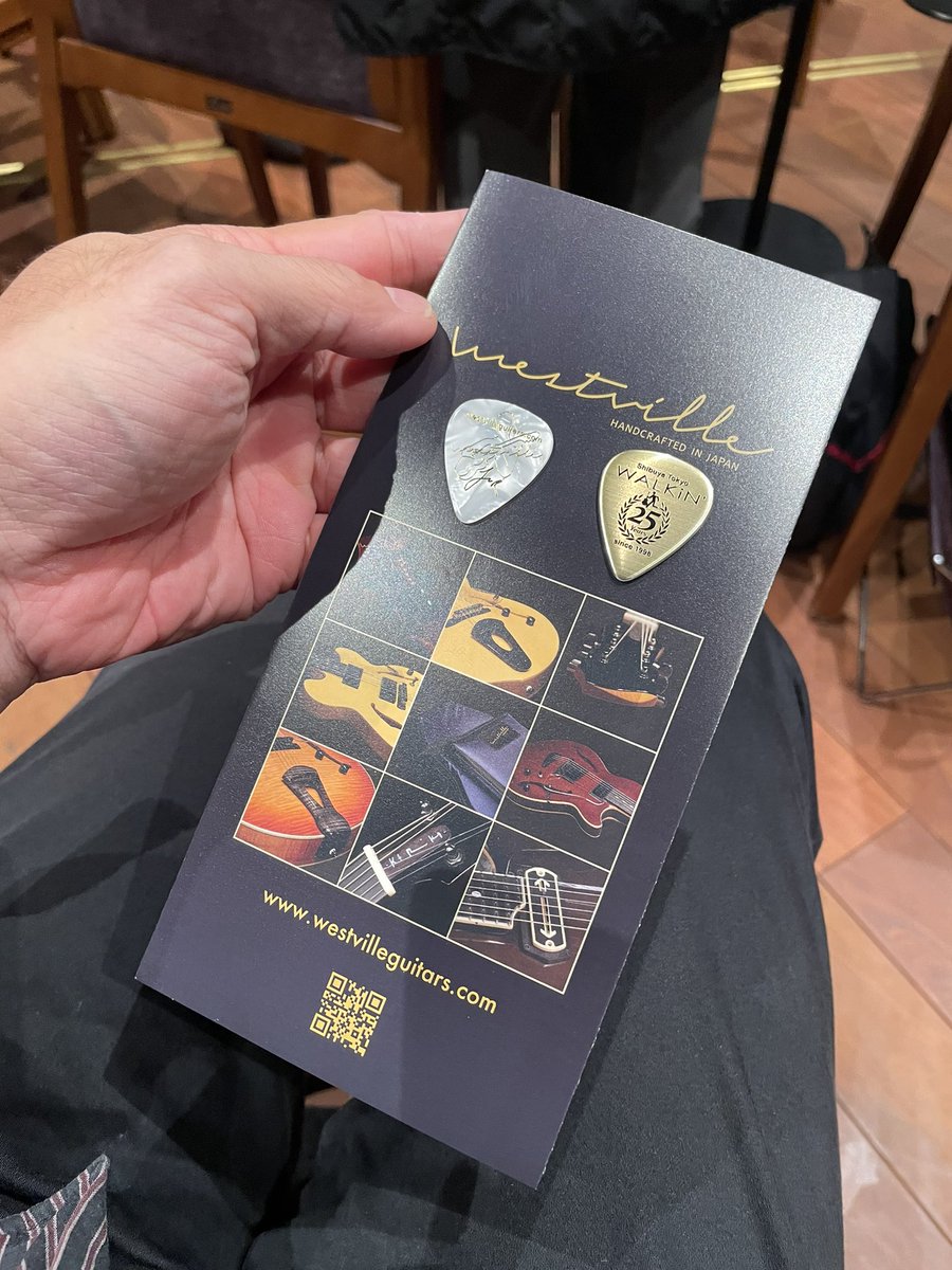 rosetta_shell's tweet photo. 先日jesse van rullerのライブに熊本に行ってきました。ずっと昔から大好きなギタリストでライブはもう最高でしたがまさかお話出来るとは。しつこくギター弾いてて良かったです😌✨
#jazz #ジャス民さんと繋がりたい #ジャズギター #jazzguitar #jazzmusic #jessevanruller #ギタリスト #guitarist https://t.co/DkBubNZFwN