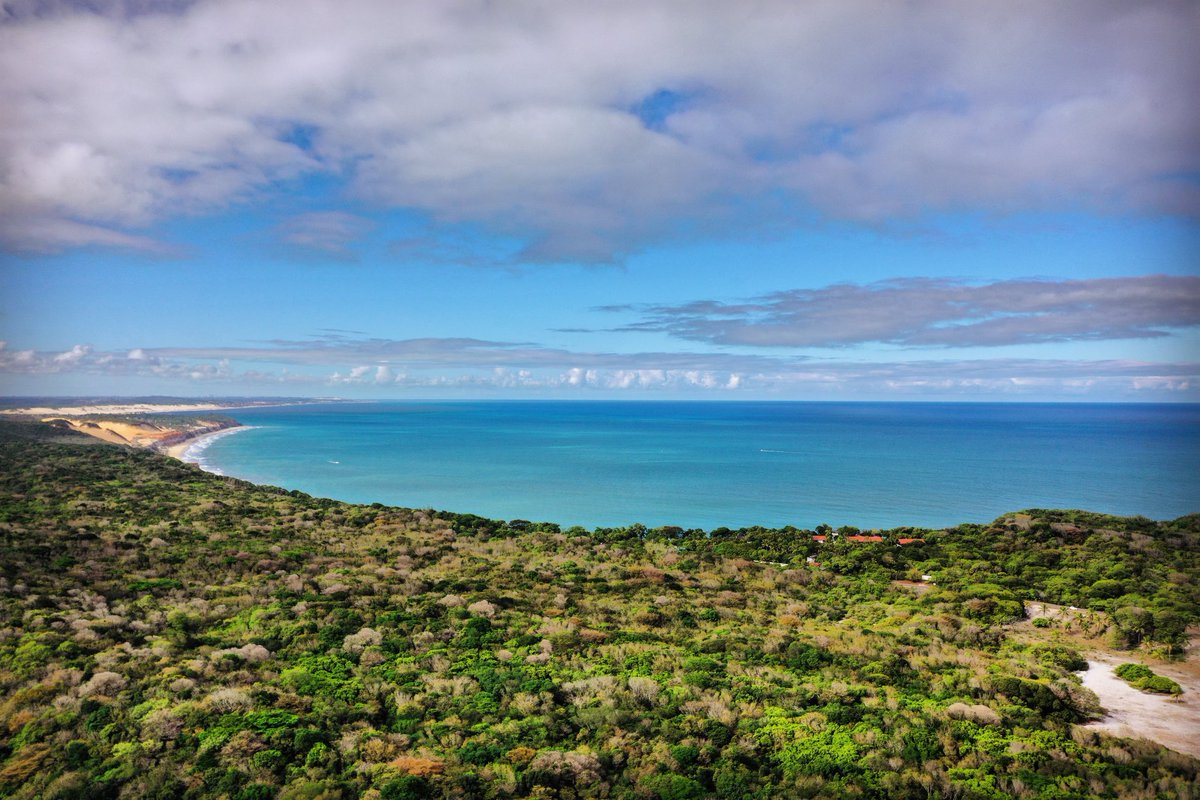 Uma das baias mais belas do Brasil, Praia do Madeiro, Pipa/RN. #riograndedonorte #piparn #imagemaerea #fineartphotography