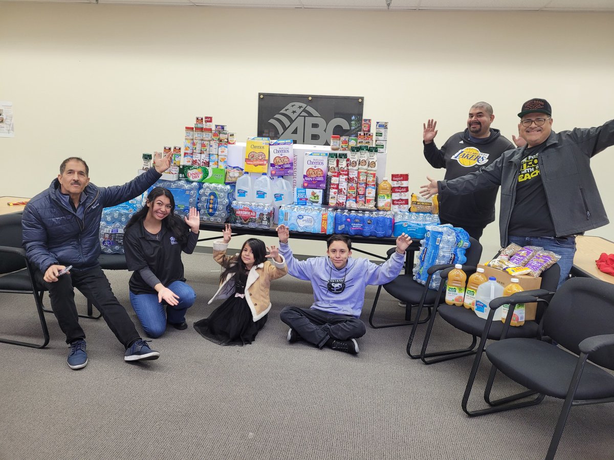 Thank you to our Student Advisory Committee for organizing this year's food donation drive! 

Thank you to everyone who donated! We’re proud to help give back to our local communities.

#ABCSoCal #ABCMeritShopProud