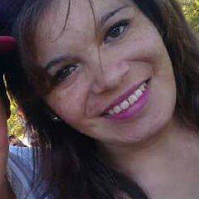 Emilia Vera desapareció en 2016 en Cipolletti, Río Negro. Pasaron 7 años, en este hilo te contamos sobre este caso, una desaparición nunca resuelta en #Argentina   
El 15/1/16 Matías el hijo de Emilia, recibió un mensaje de texto de su mamá "Me voy al Correntoso", pensaron..