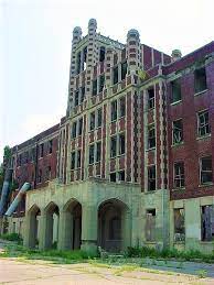 Everyday_ET's tweet photo. Ghost hunting enthusiasts, what would be your strategy at the haunted Waverly Hills Sanatorium? Share your ghost-hunting tips and tricks! ๐ป๐ฆ #WaverlyHillsHunt #HauntedHistory #InteractiveMonday https://t.co/xWSmXaEp8F