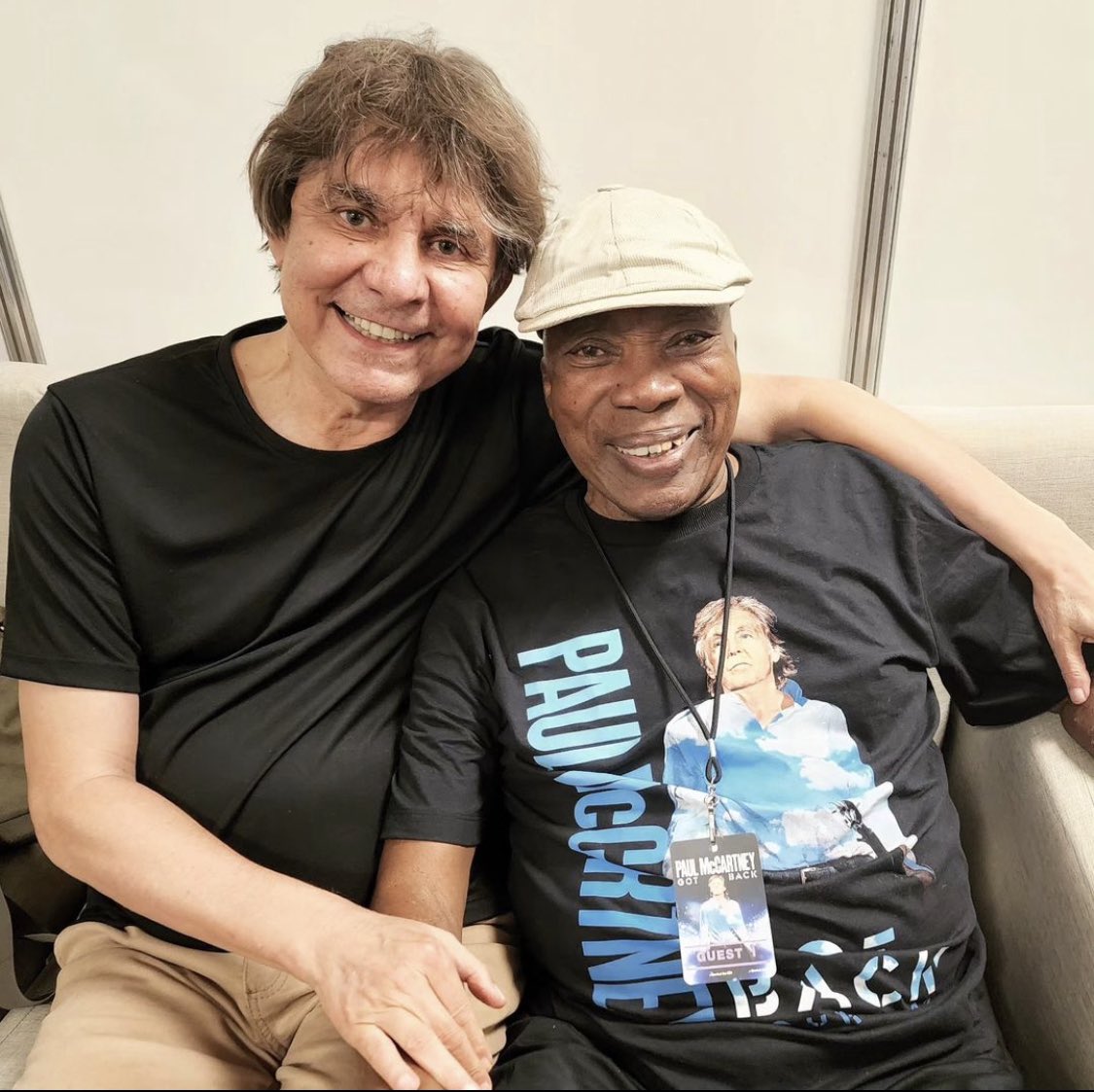 Meu irmão veio assistir ao show do @PaulMcCartney comigo! ❤️ @loborgesmusic Foto: Augusto Nascimento