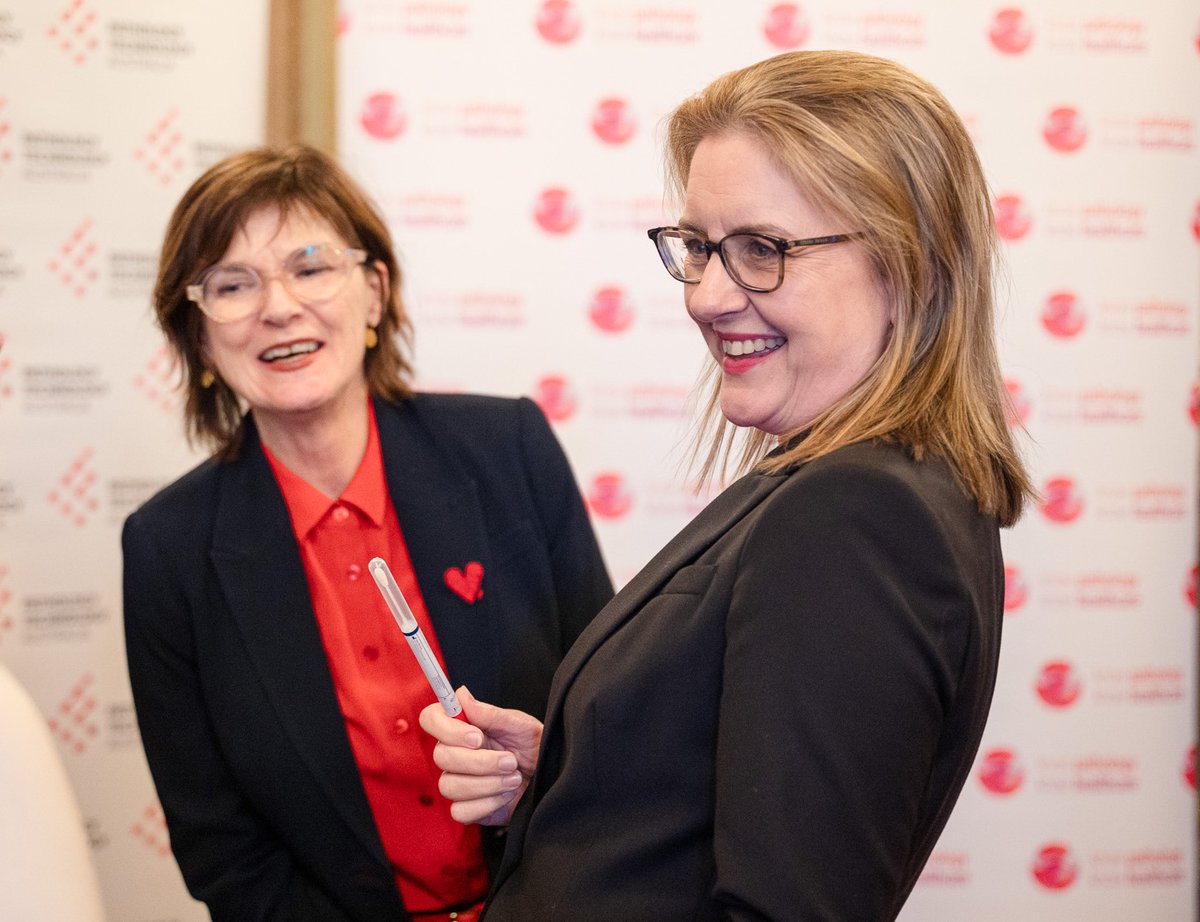 Victorian Premier @JacintaAllanMP and Health Minister, @MaryAnneThomas getting behind the cervical screening self-collection message at our recent event at @VicParliament. How wonderful to have so many MPs ready and willing to support this great new option.