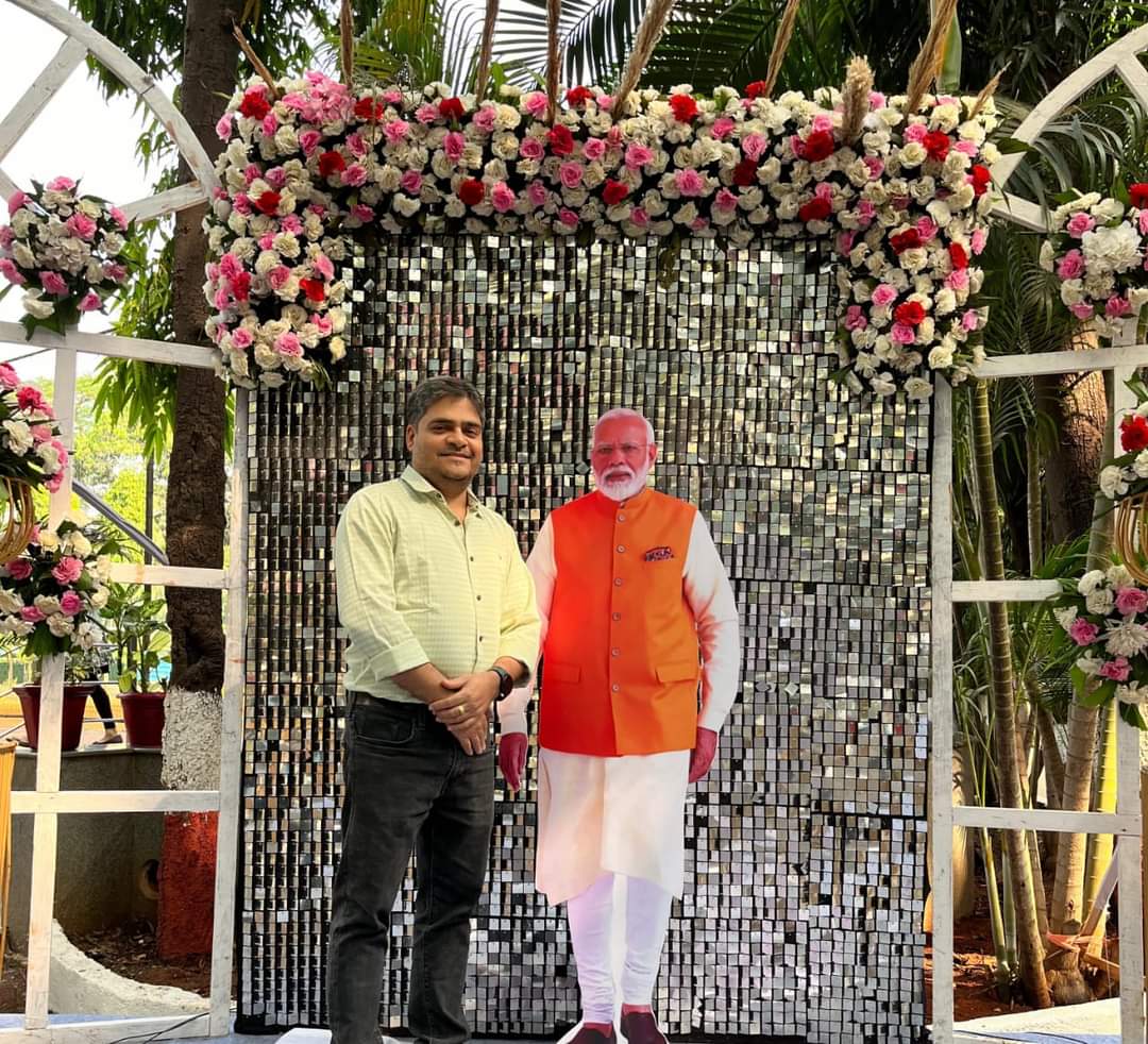 IIPS Faculty (@nanditajnu & @KunalKeshri4) with newly created selfie point of Hon’ble Prime Minister Shri Narendra Modi ji.