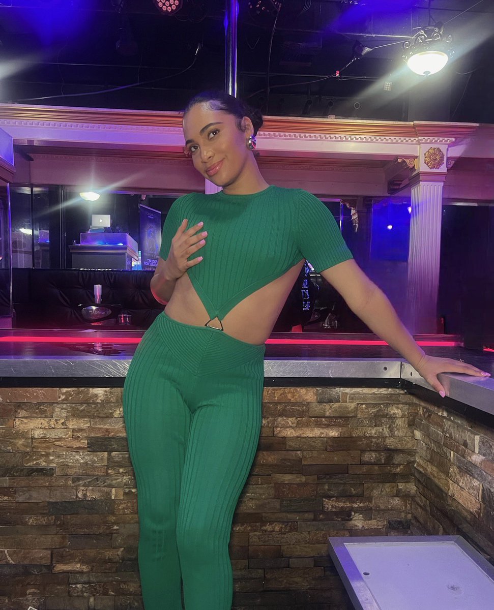 Basicallyileana's tweet photo. Your Lucky Charm 🍀 https://t.co/M6LDqXndp6