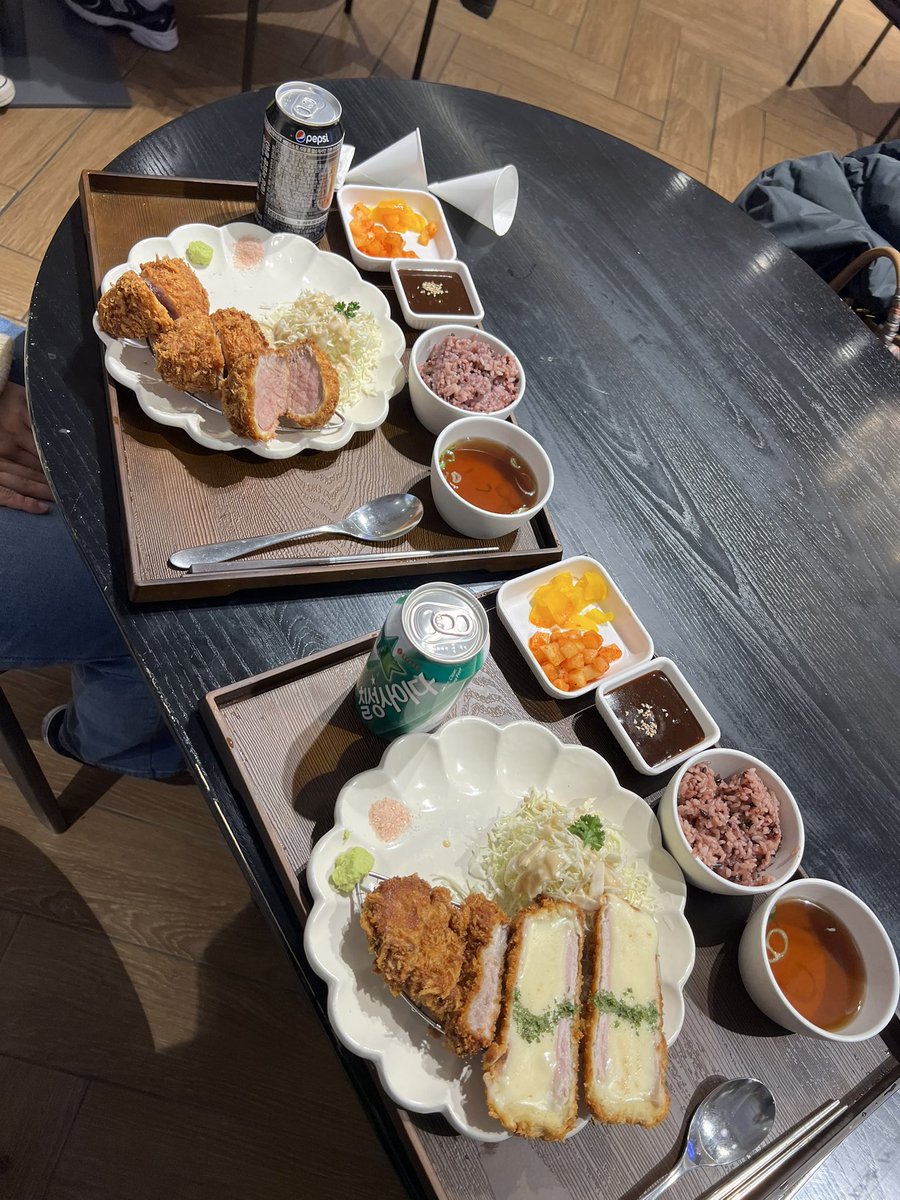 jonny_potter's tweet photo. Day 2: #Seoul food https://t.co/OWmiNzdKv3