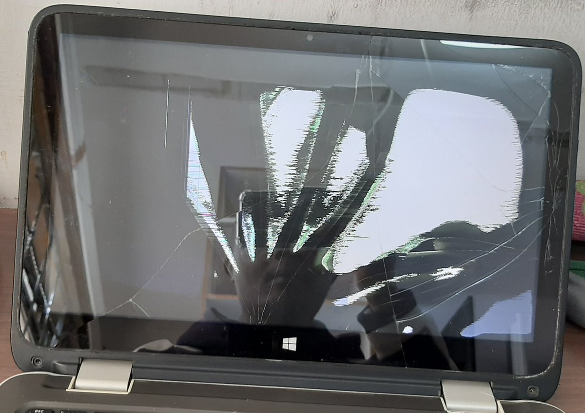 kakitechs's tweet image. 🛠️ Cracked laptop screen? 😟 Don&apos;t let it ruin your day! Our skilled team will have your laptop looking flawless again. 🌟 Fast and affordable laptop screen repairs! #CrackNoMore
Visit us today in Karen shopping Centre Tana House 1st floor room 100.
Call/WhatsApp 0113875823.