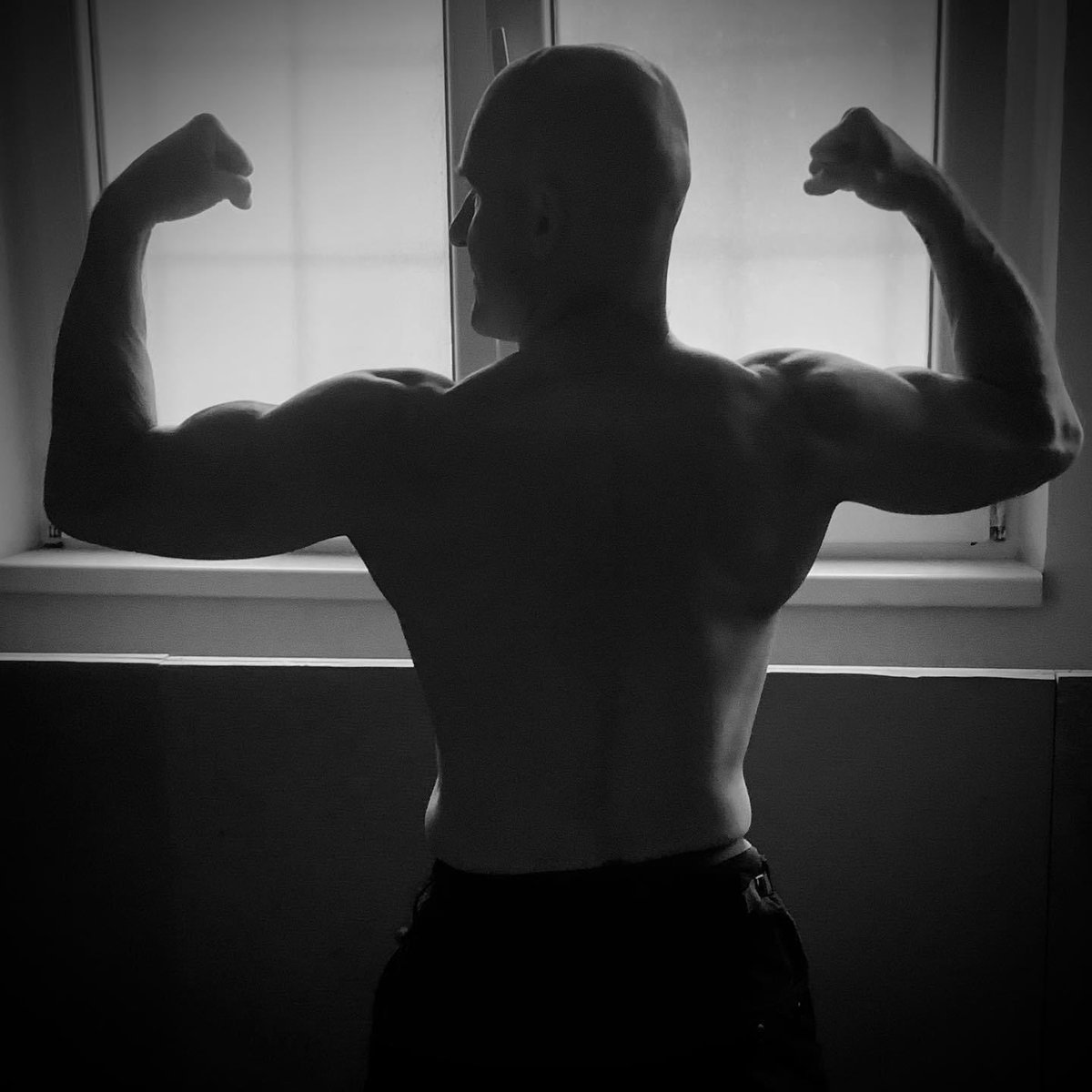 pavelmacek's tweet photo. Goal: Health & Strength
Know side effects: 💪
Imperial Program Minimum (#ipm): snatch & bent press.
#kettlebell #kettlebells #imperialprogramminimum #snatch #kettlebellsnatch #bentpress #kettlebellbentpress #simplexstrong #strongfirst #bestrongfirst https://t.co/fAFF81IrEv