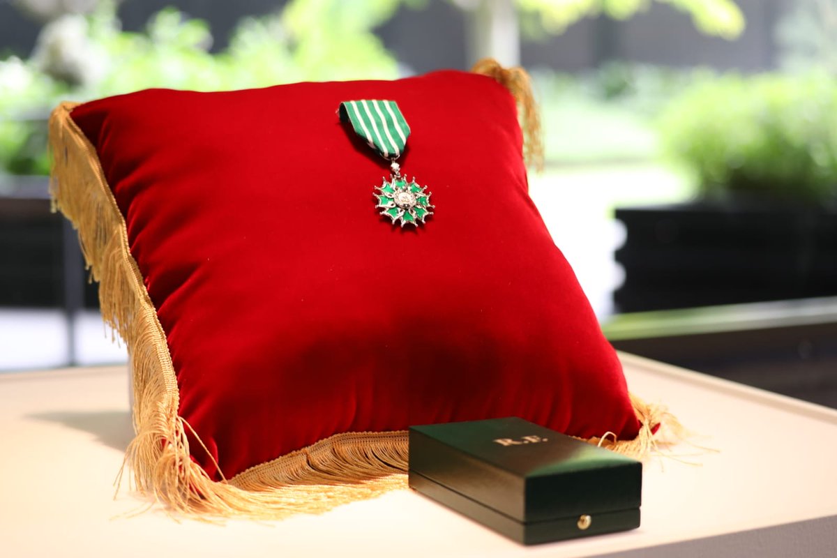 2ème jour de visite en 🇦🇺.
À Melbourne, un plaisir de lancer la Fondation culturelle #France #Australie &amp; de décorer le directeur de la @NGV, Tony Ellwood. Avec les institutions et philanthropes 🇫🇷 🇦🇺 nous portons une nouvelle ambition artistique et culturelle dans le Pacifique.