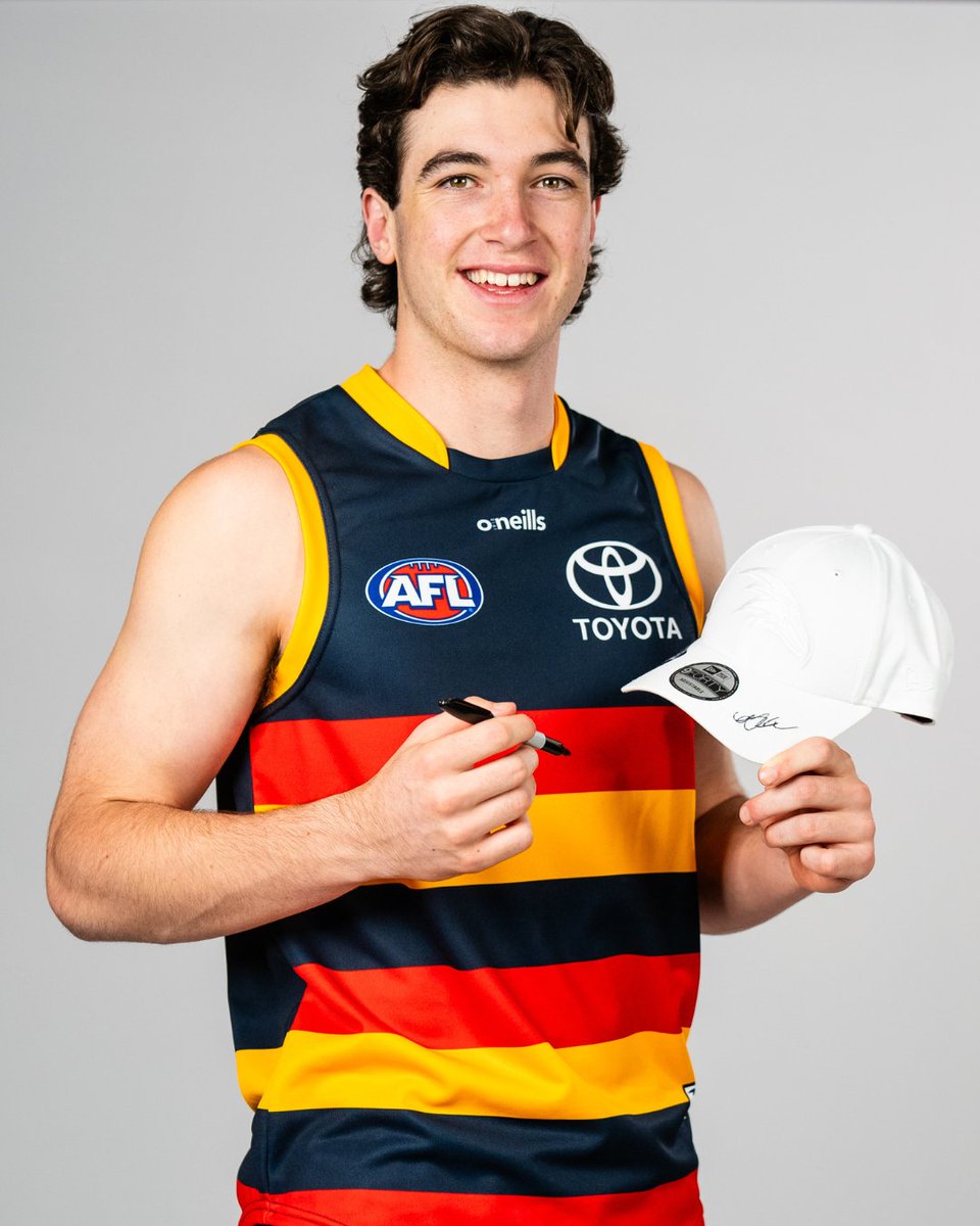 FREE HAT! Now that we have your attention, we do have a couple signed hats to giveaway, courtesy of Charlie and Oscar 🧢

Flick us a retweet for a chance to win (have to be following, too 😏)

#weflyasone